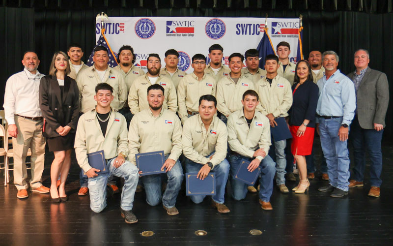 Powerline Technician graduates pose alongside AEP External Affairs Manager Jimmy Earnest and SWTJC Administrators and Staff following the February 22, 2023 graduation ceremony.